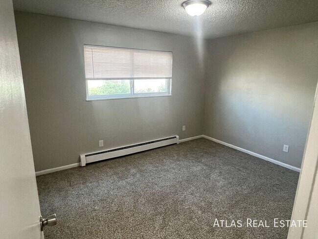 Building Photo - 405 St Vrain Pl