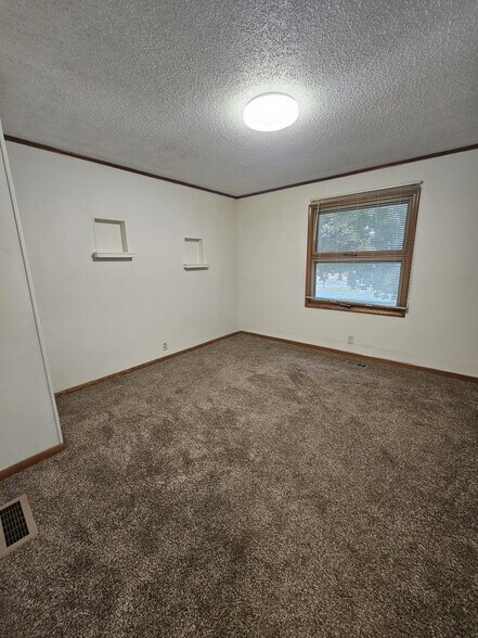 Building Photo - 132 E Pomeroy St