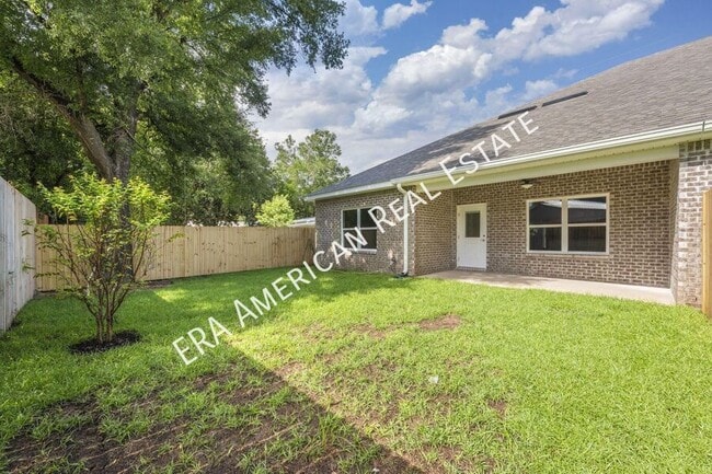 Building Photo - 721 Fairview Dr