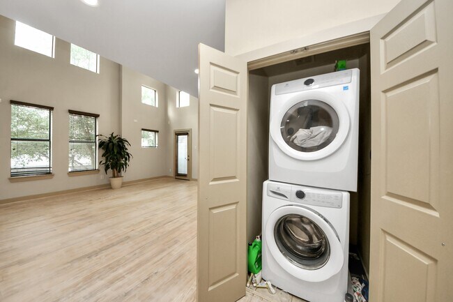 Building Photo - 4510 Inker St