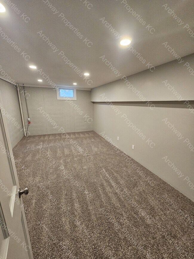 Building Photo - 13016 W 76th Terrace