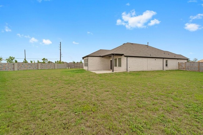 Building Photo - 30839 Boxwood Dr