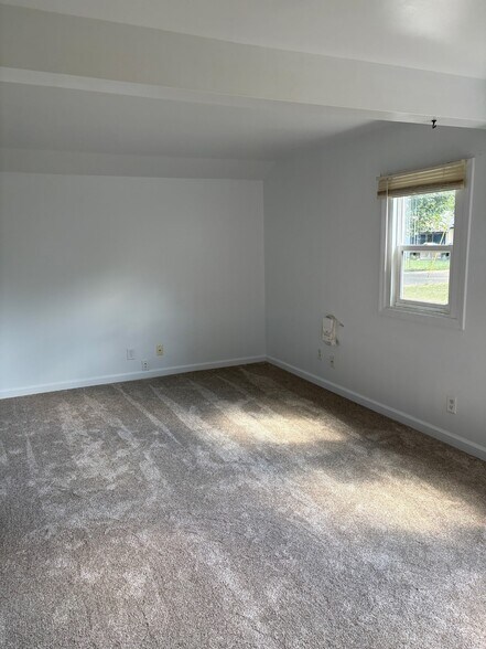 Building Photo - 3705 Burchfield Dr