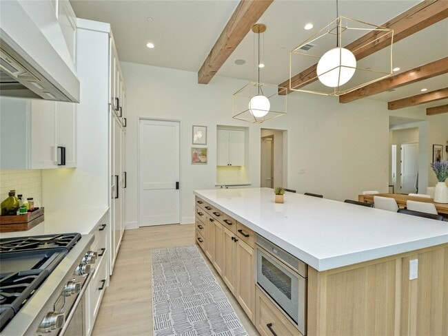 Building Photo - 304 Westwood Terrace