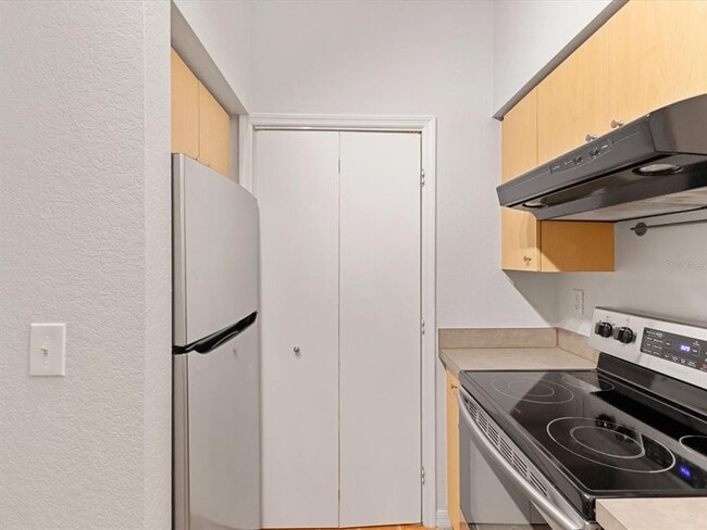 Building Photo - 200 4th Ave S