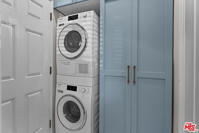 Building Photo - 9683 W Olympic Blvd