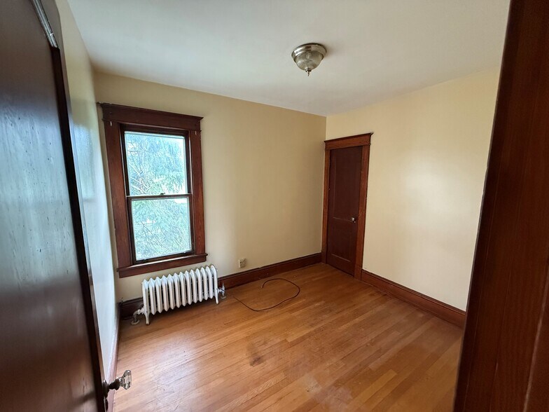 Building Photo - 65 Ten Eyck Ave