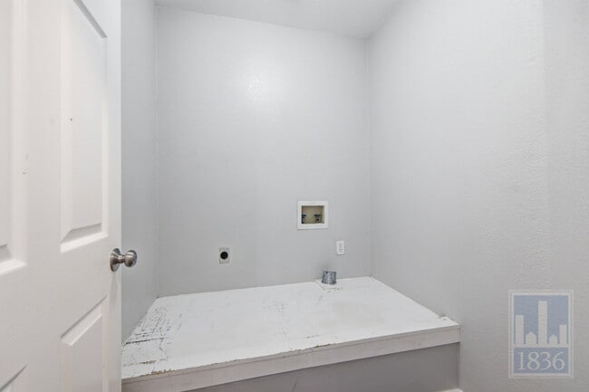 Building Photo - 8507 Jilbur Dr
