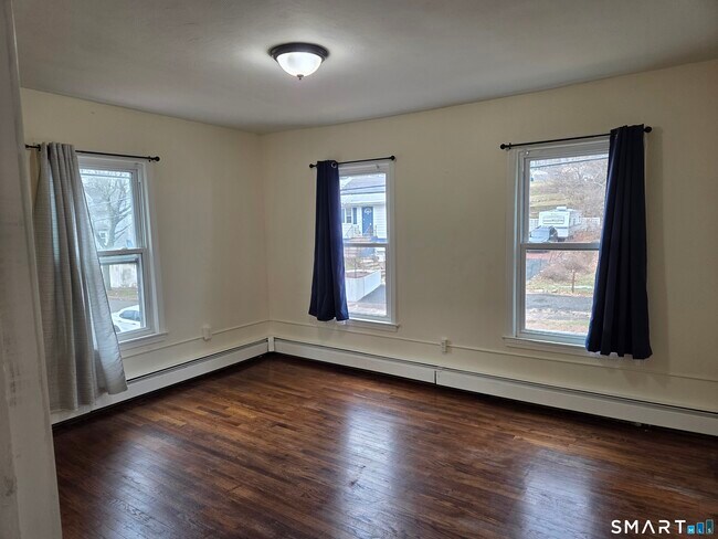 Building Photo - 3 Botsford St