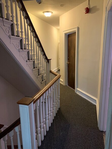 Building Photo - 332 S 43rd St