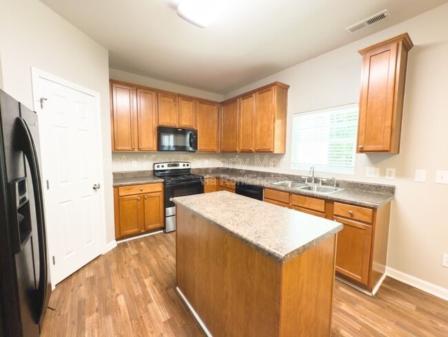 Building Photo - 506 Bayou Ct