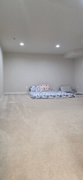 Building Photo - 15401 Ewells Mill Way