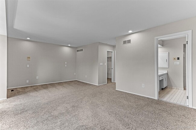 Building Photo - 5317 Fairway Ln