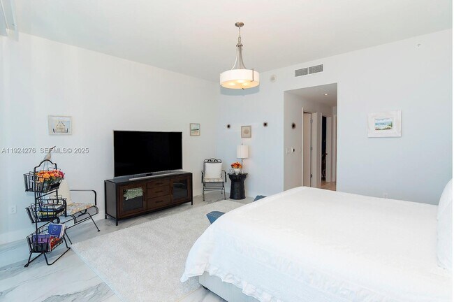 Building Photo - 701 N Fort Lauderdale Beach Blvd