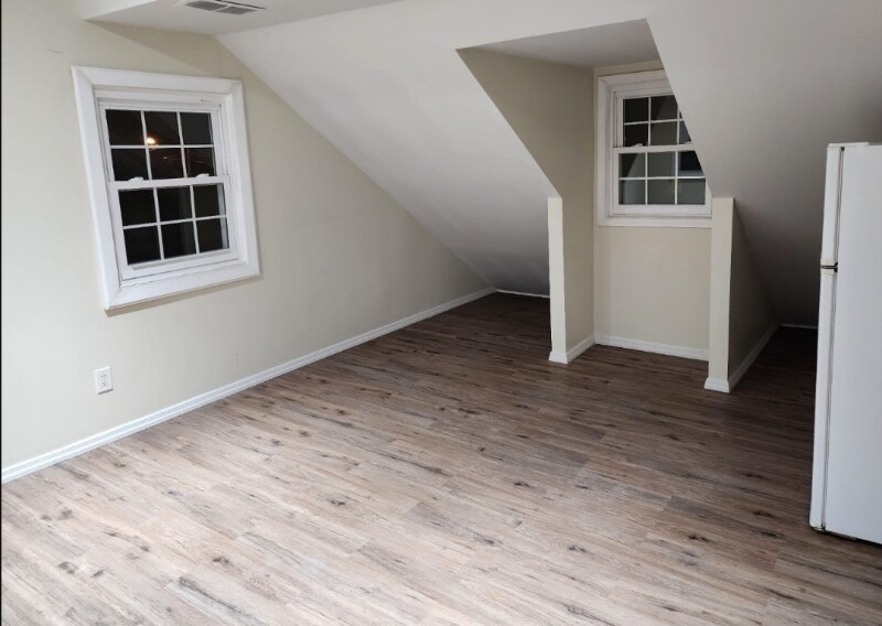 Building Photo - 311 E 6th Ave