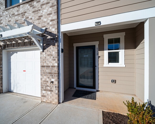 Building Photo - 113 Swindon Dr