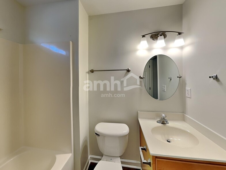 Building Photo - 15516 Crossing Gate Dr