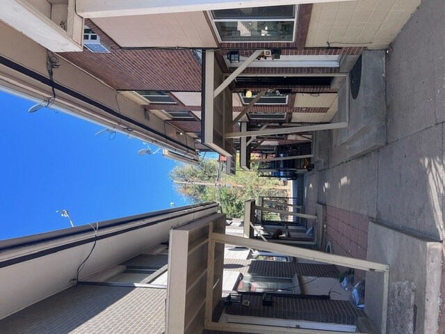 Building Photo - 1632 Chester St