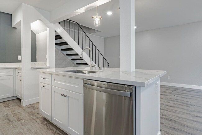 Building Photo - Fully Updated 2 Bedroom 1 Bath Condo