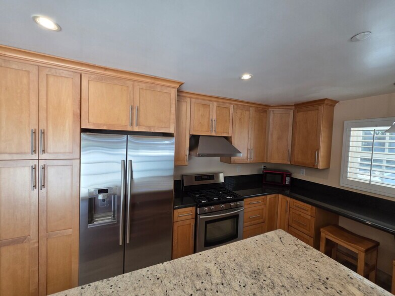 Building Photo - 6172 Sylvan Dr