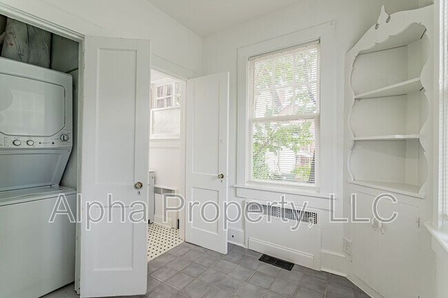 Building Photo - 712 Augusta St