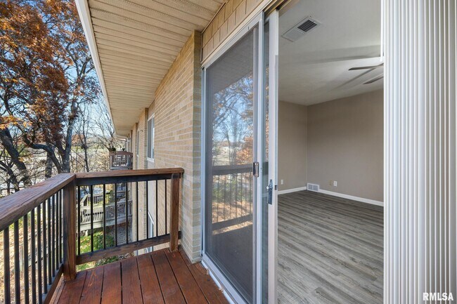 Building Photo - 2913 W Cannes Dr