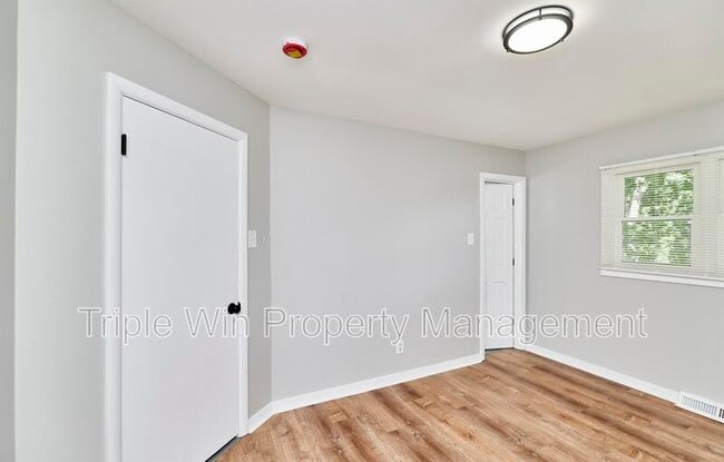 Building Photo - 10531 Fabick Dr