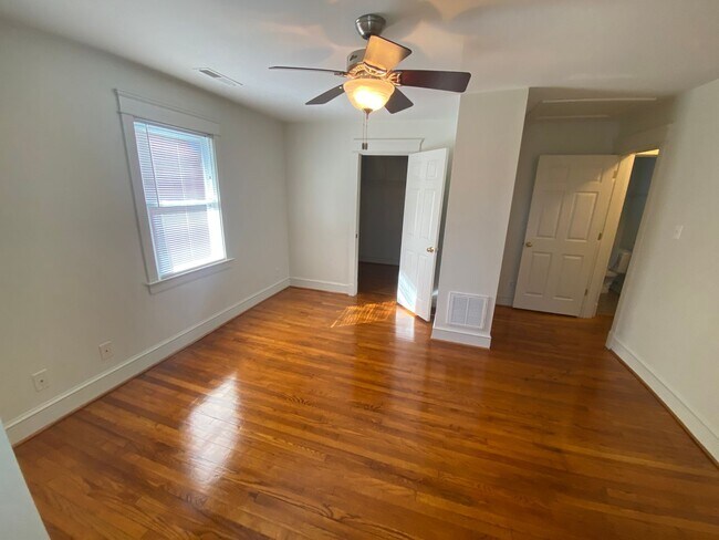 Building Photo - Perfect Floorplan! Walltown Duplex with Fenced Yd