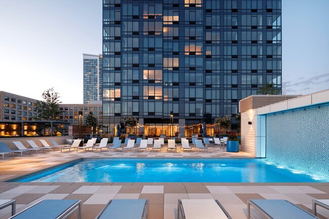 Building Photo - 33 Park View Ave