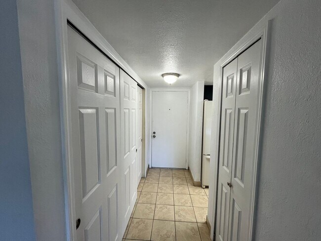 Building Photo - 14120 E Temple Dr