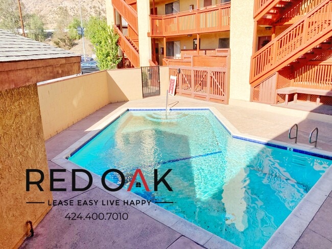 Building Photo - MOVE-IN SPECIAL! Lovely One Bedroom with C...