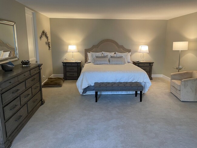 Building Photo - Fully Furnished Annual Lease Available