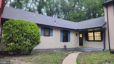 Building Photo - 4 Meadowside Ct