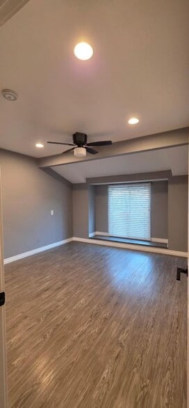 Building Photo - 15947 Amber Valley Dr