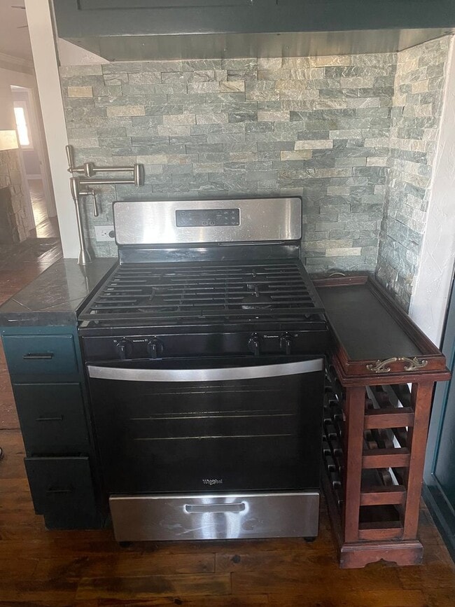 Building Photo - 1 Month Free Rent!! FarmHouse with Room for Everyone