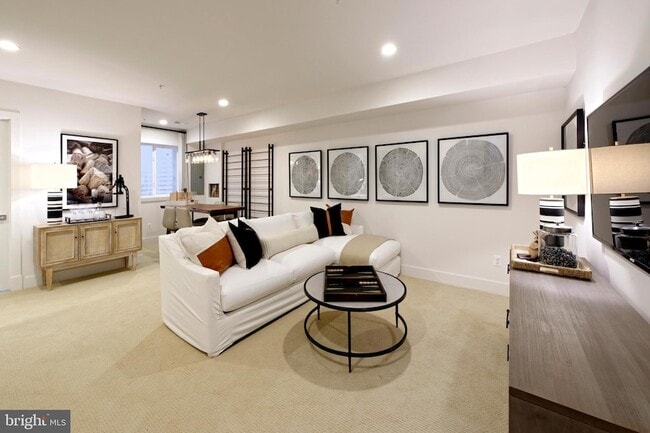 Building Photo - 1015 D St NE