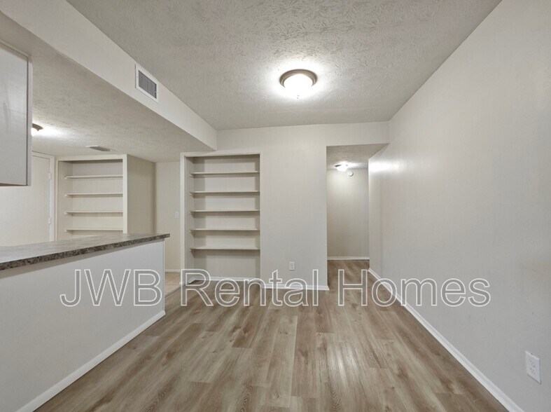 Building Photo - 7201 Arlington Expy