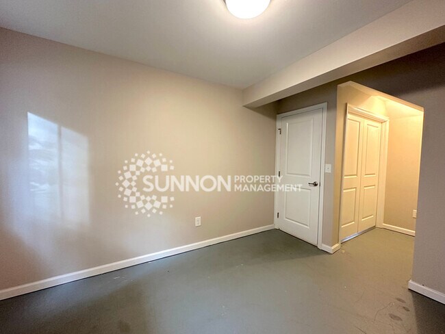 Building Photo - 3 Bedroom Townhome in Mountain Island
