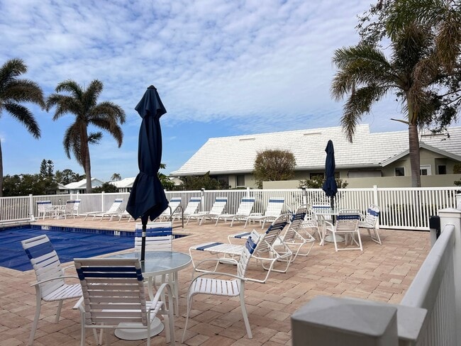 Building Photo - NEWLY LISTED 2BD/2BA/2CG Villa