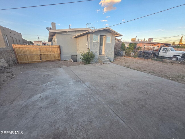 Building Photo - 3518 Sacramento Ave