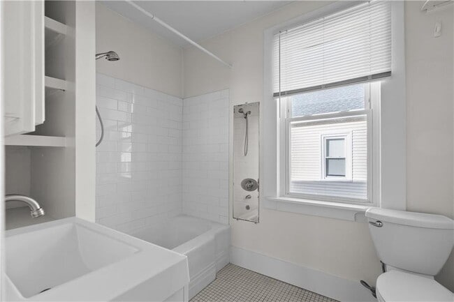 Building Photo - 24 Atlantic St