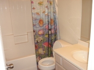 Building Photo - Charming Home - Moore Schools