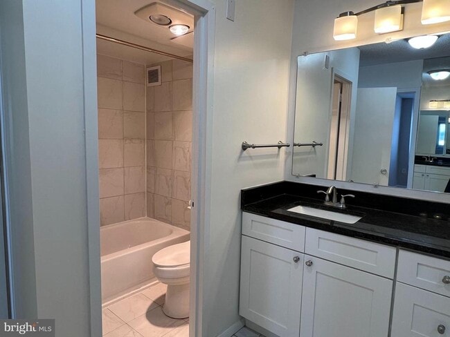 Building Photo - 1225 Martha Custis Dr