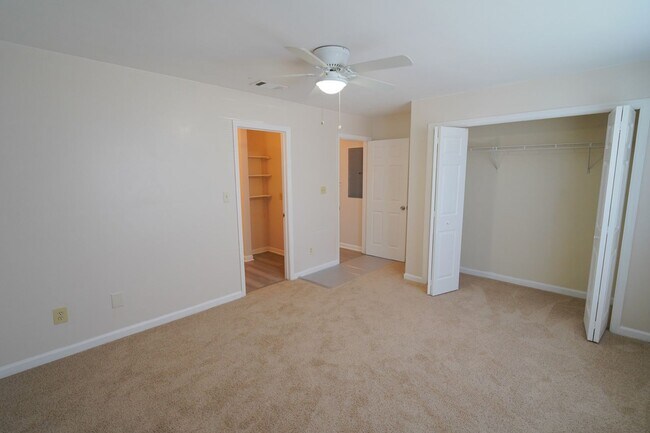 Building Photo - 3178 N Ridge Rd
