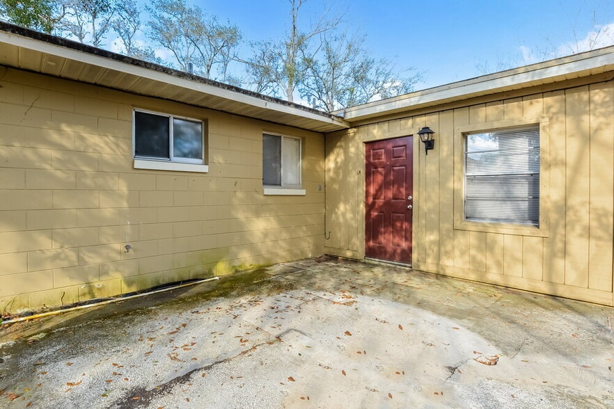 Building Photo - 608 Pheasant Ave
