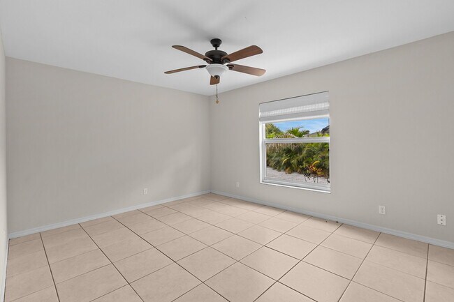 Building Photo - 1040 Bay Harbor Dr