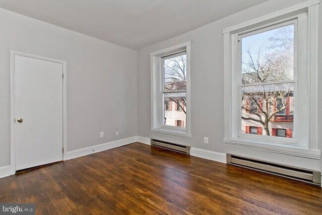 Building Photo - 308 N Market St