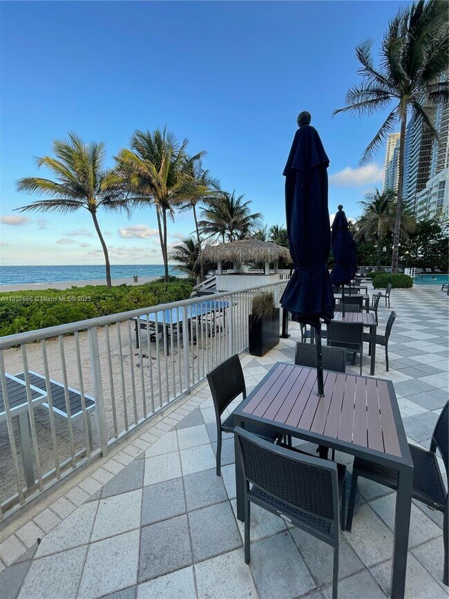 Building Photo - 17375 Collins Ave