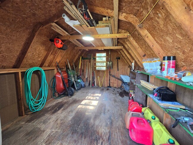 Building Photo - MOVE-IN SPECIAL!! $250 OFF First Month