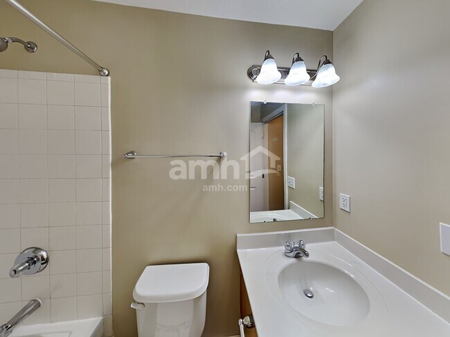 Building Photo - 490 Hemhill Dr